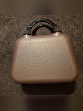 Makeup & TOLILETRIES Hard Case In Rose Gold